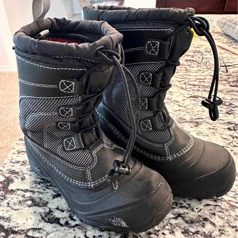 North Face boys snow boots